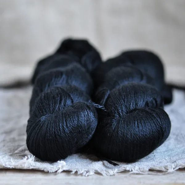 YETI - Yak und Seide in Schwarz (466m LL)